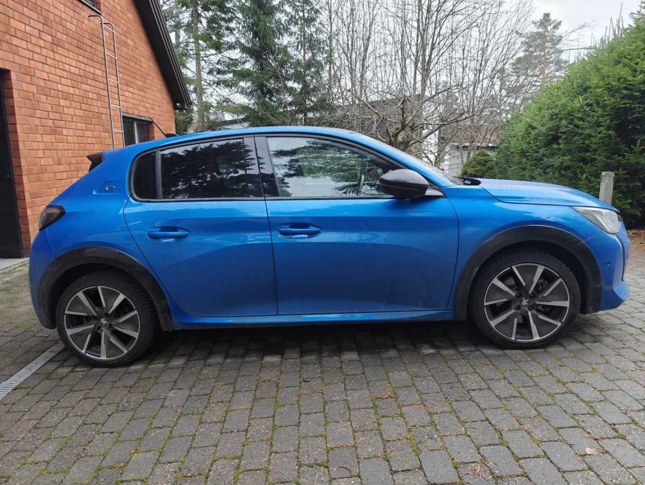 PEUGEOT e-208 2021