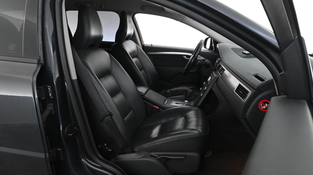 VOLVO V70 2009