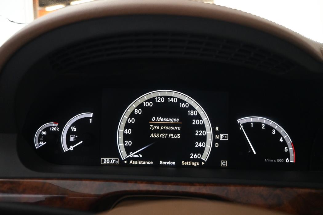 MERCEDES-BENZ S 2010