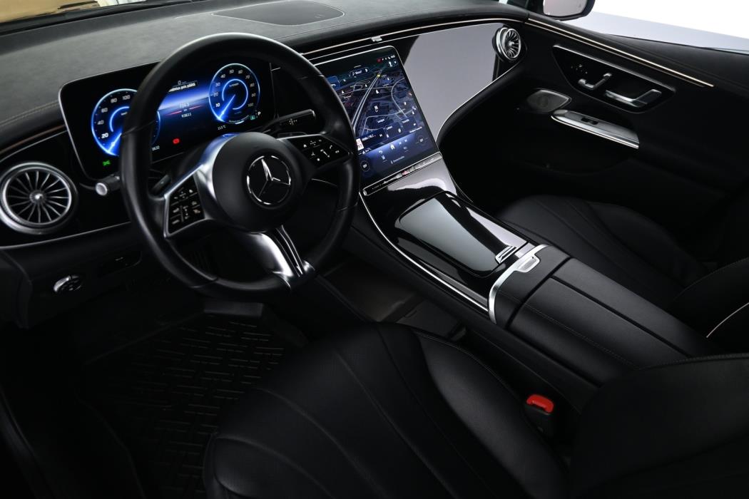 MERCEDES-BENZ EQE 2022