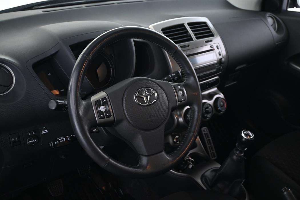 TOYOTA Urban Cruiser 2011