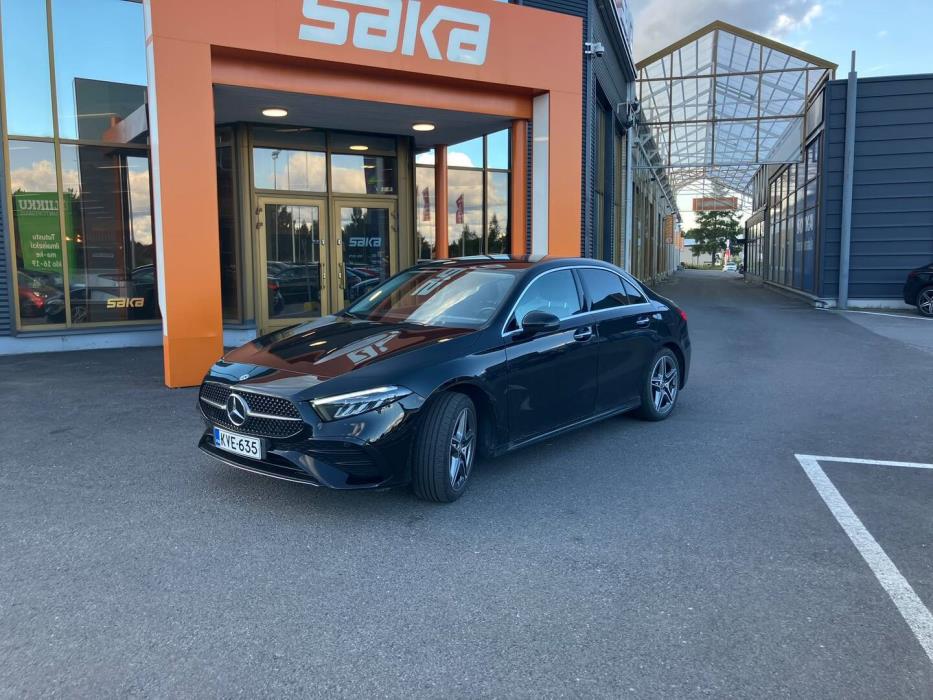 MERCEDES-BENZ A 2023