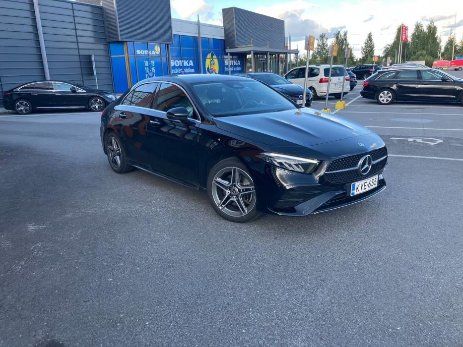 MERCEDES-BENZ A 2023