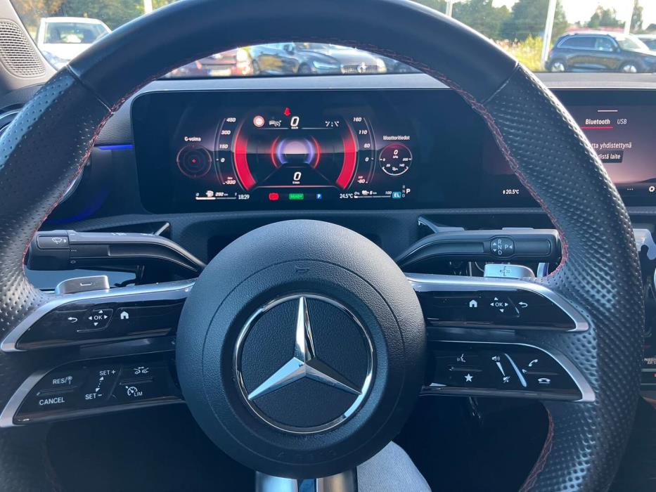 MERCEDES-BENZ A 2023