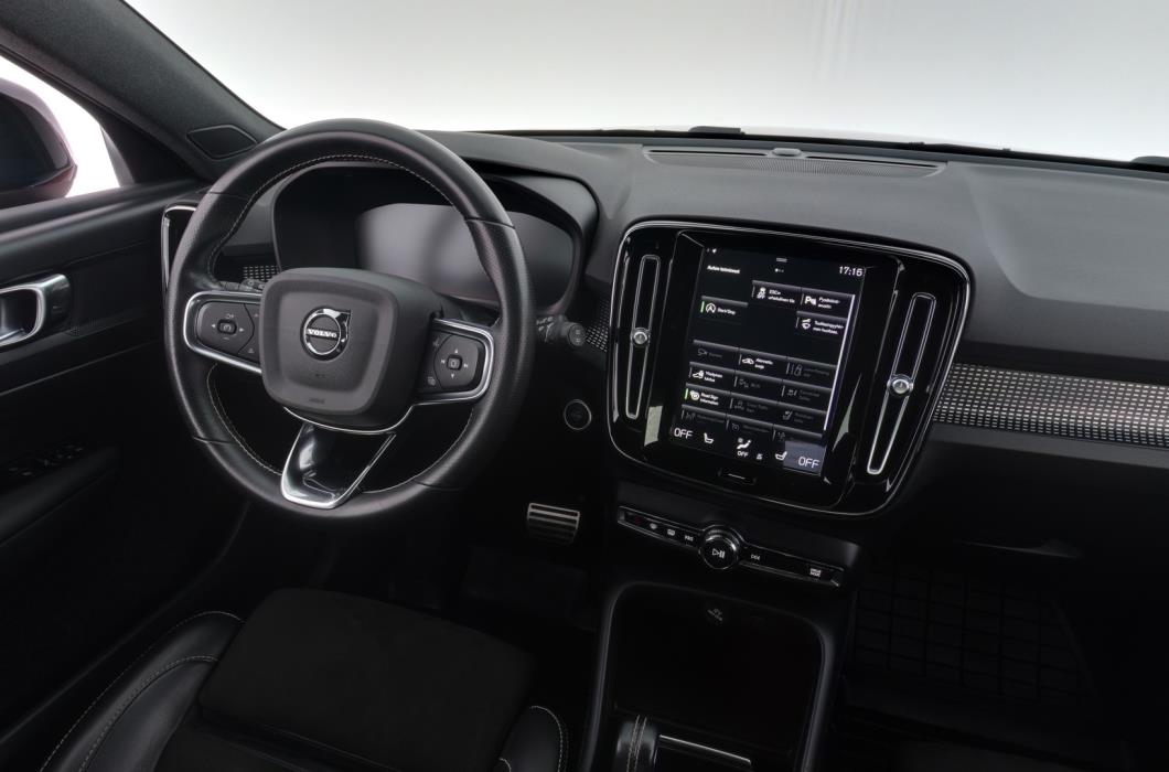 VOLVO XC40 2021