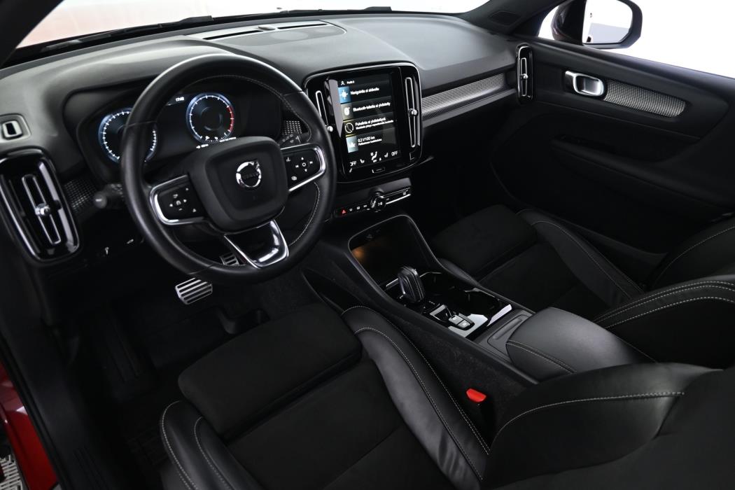 VOLVO XC40 2021