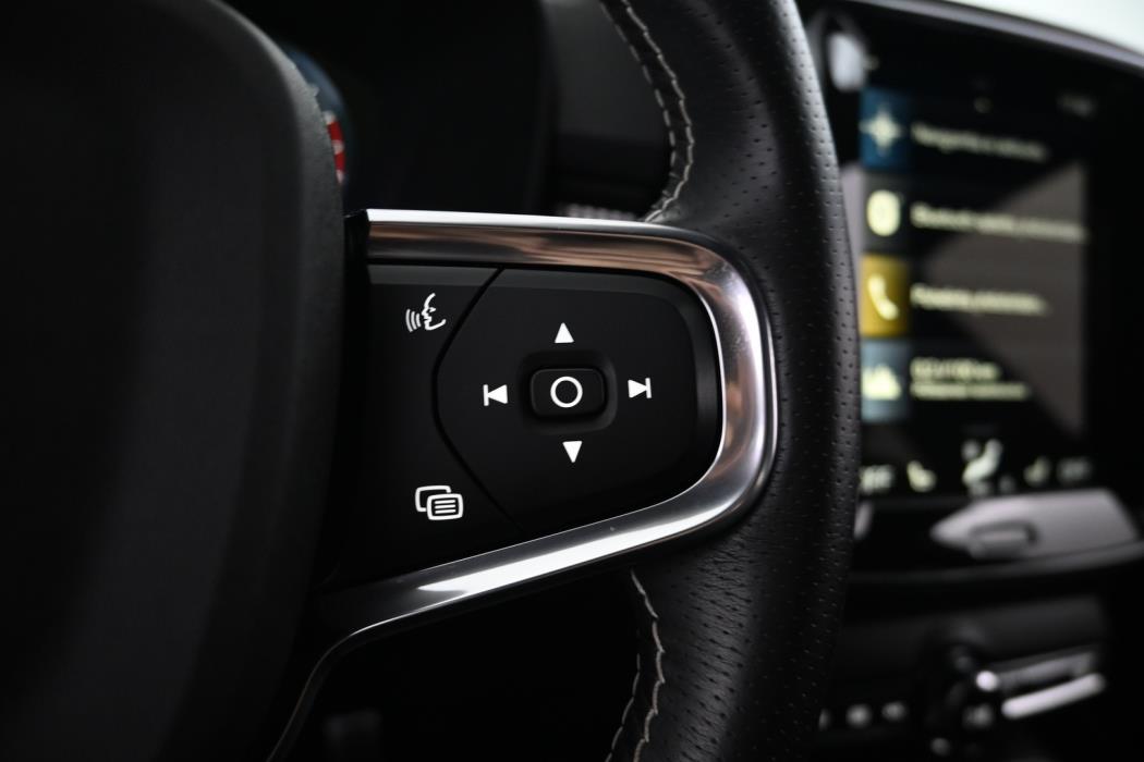 VOLVO XC40 2021