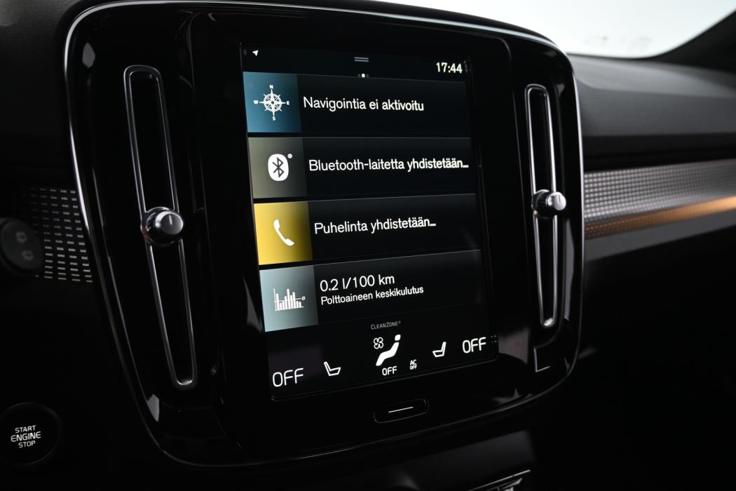 VOLVO XC40 2021
