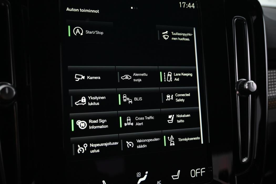 VOLVO XC40 2021