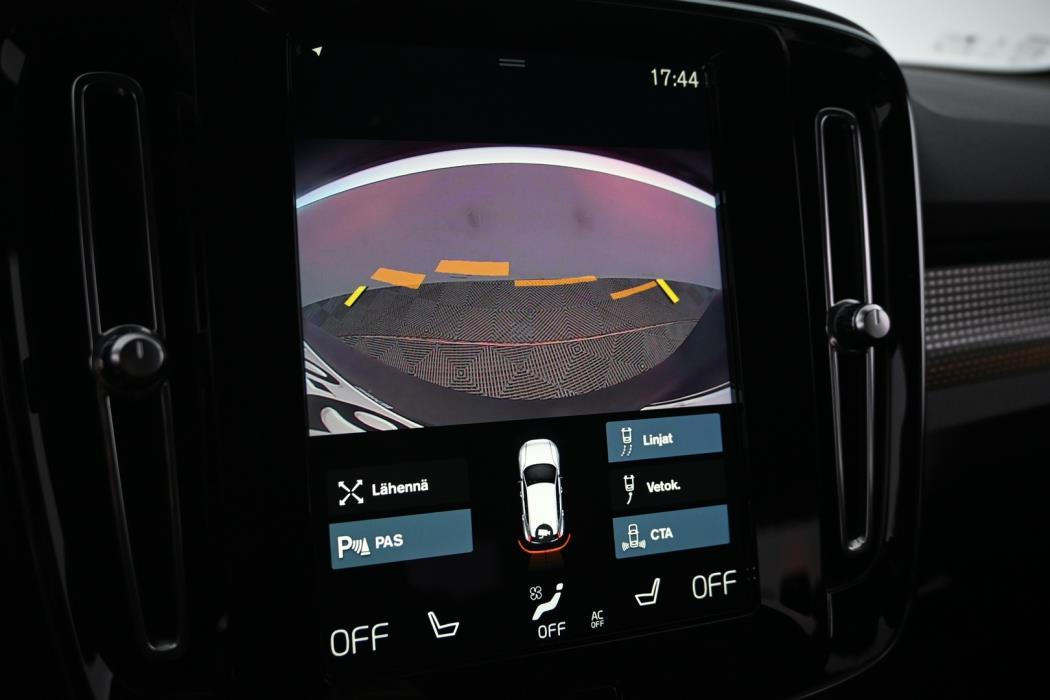 VOLVO XC40 2021