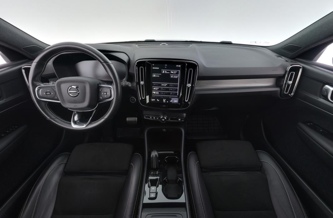 VOLVO XC40 2021