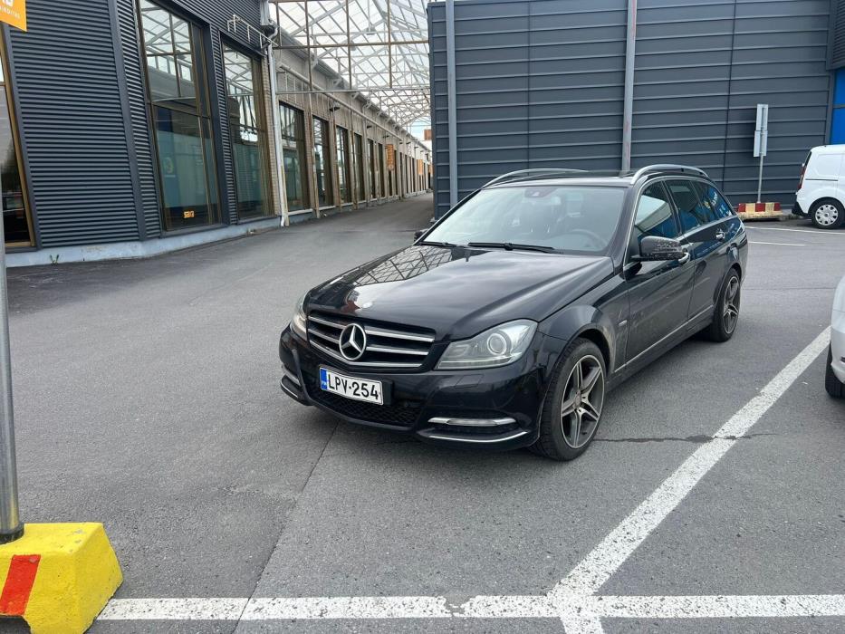 MERCEDES-BENZ C 2012