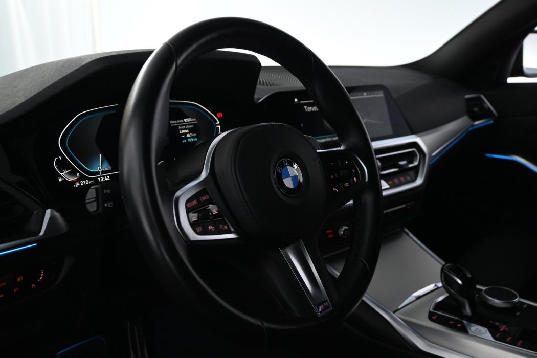 BMW 330 2021