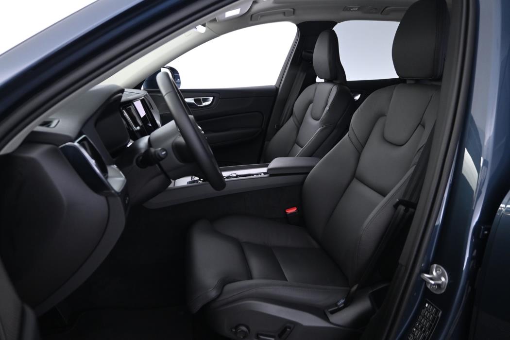 VOLVO XC60 2025
