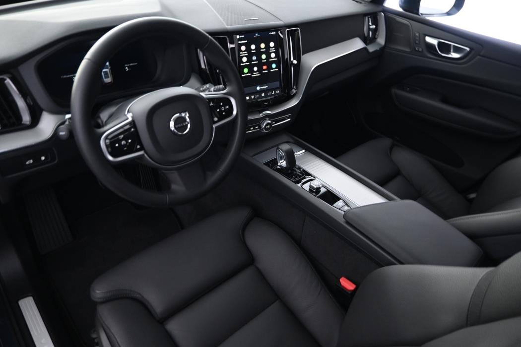 VOLVO XC60 2025