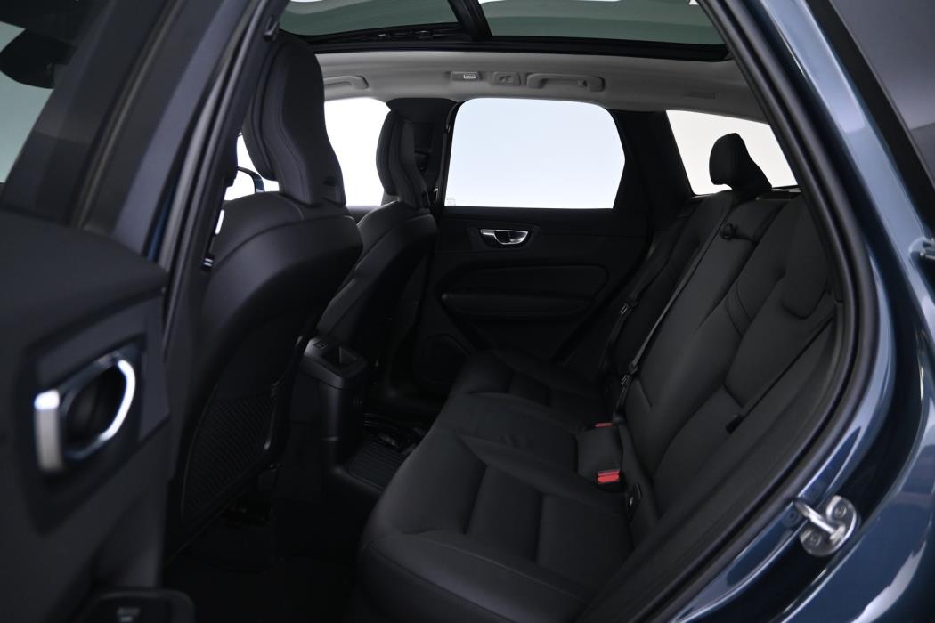 VOLVO XC60 2025