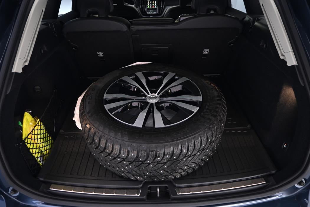 VOLVO XC60 2025
