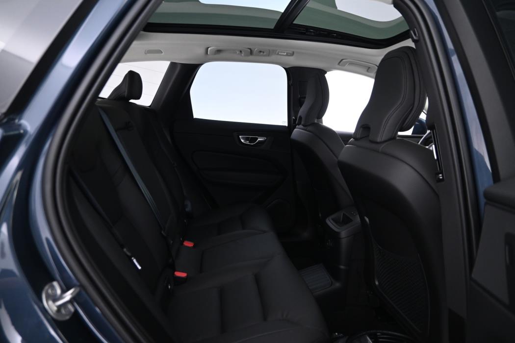 VOLVO XC60 2025