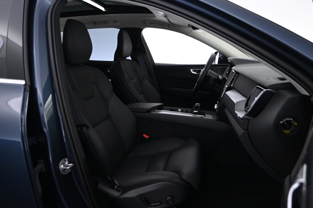 VOLVO XC60 2025