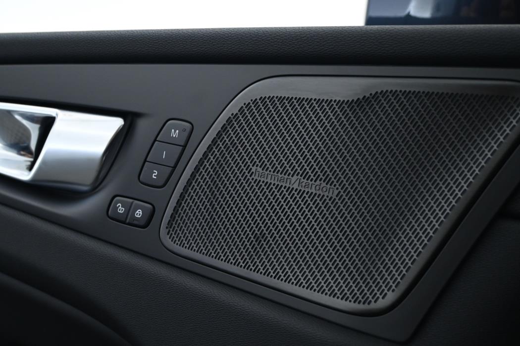 VOLVO XC60 2025