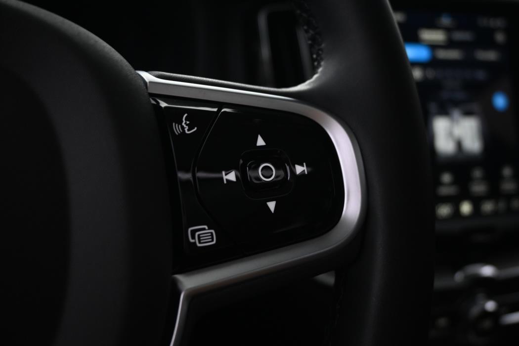 VOLVO XC60 2025