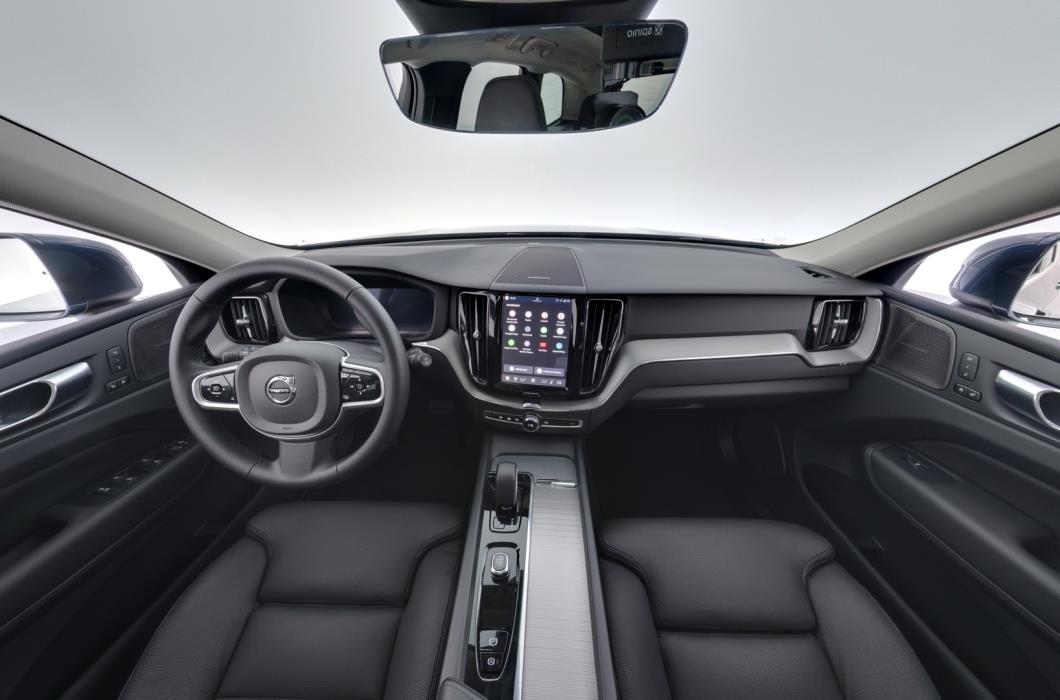 VOLVO XC60 2025