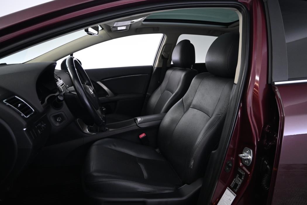 TOYOTA Avensis 2013