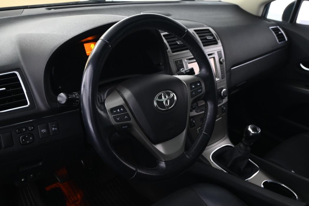 TOYOTA Avensis 2013