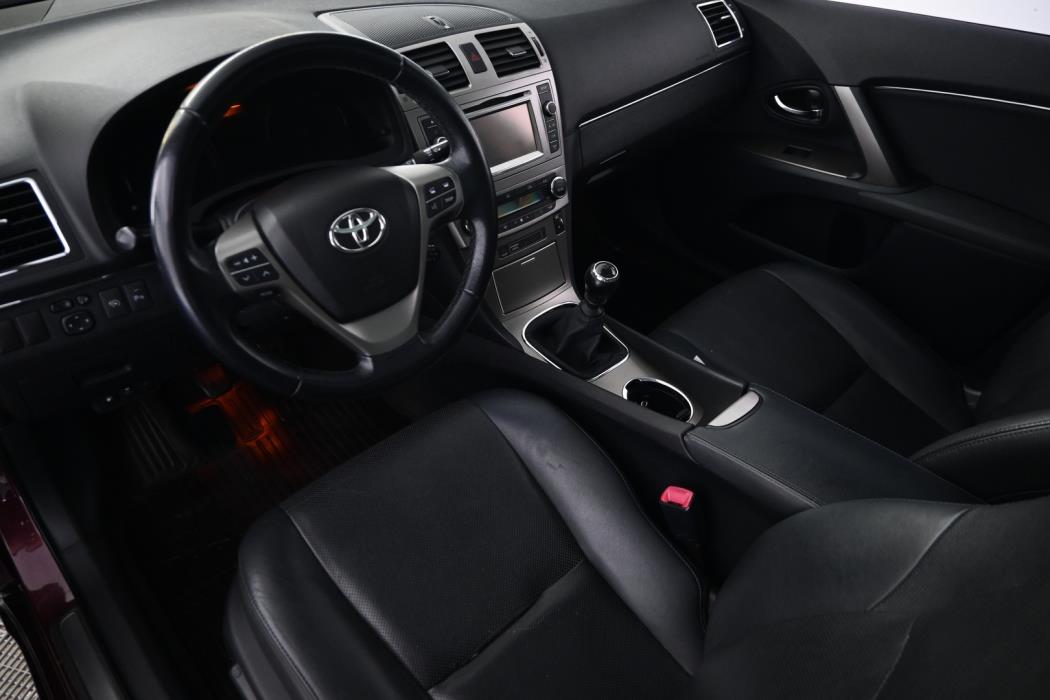 TOYOTA Avensis 2013