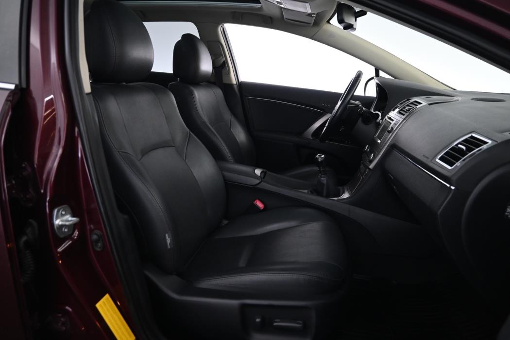 TOYOTA Avensis 2013