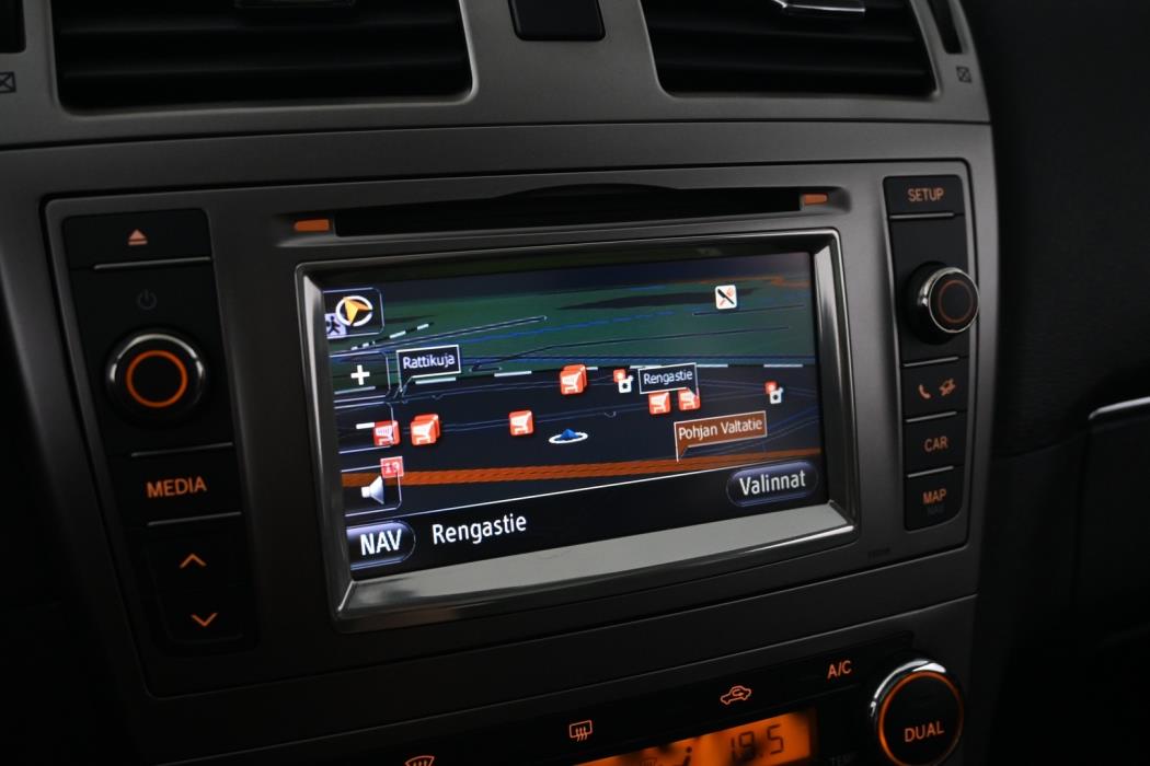 TOYOTA Avensis 2013