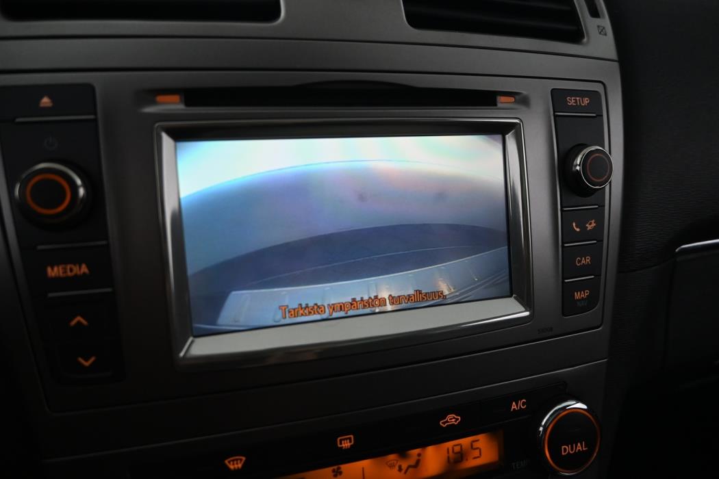 TOYOTA Avensis 2013