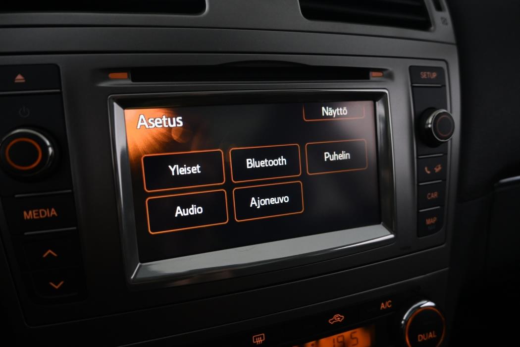 TOYOTA Avensis 2013