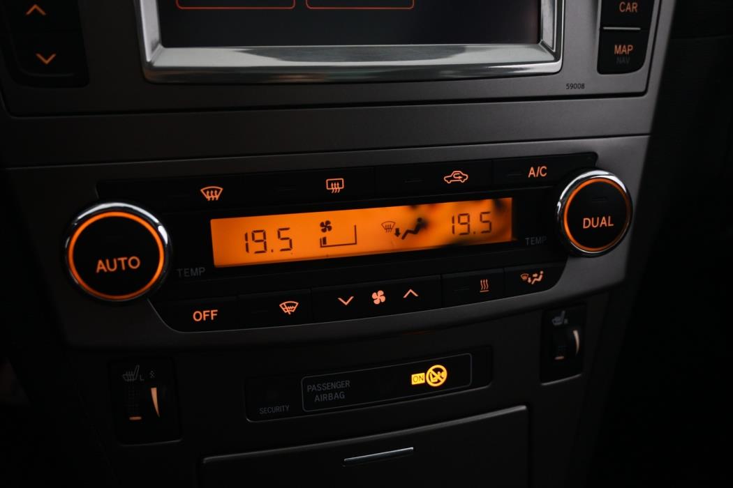 TOYOTA Avensis 2013