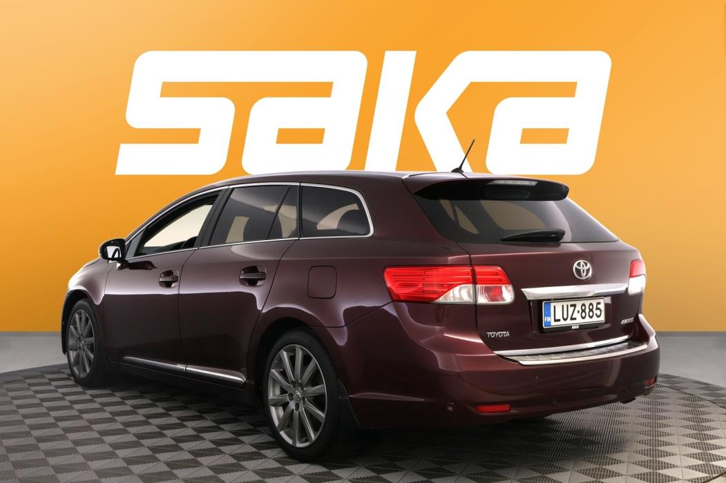 TOYOTA Avensis 2013