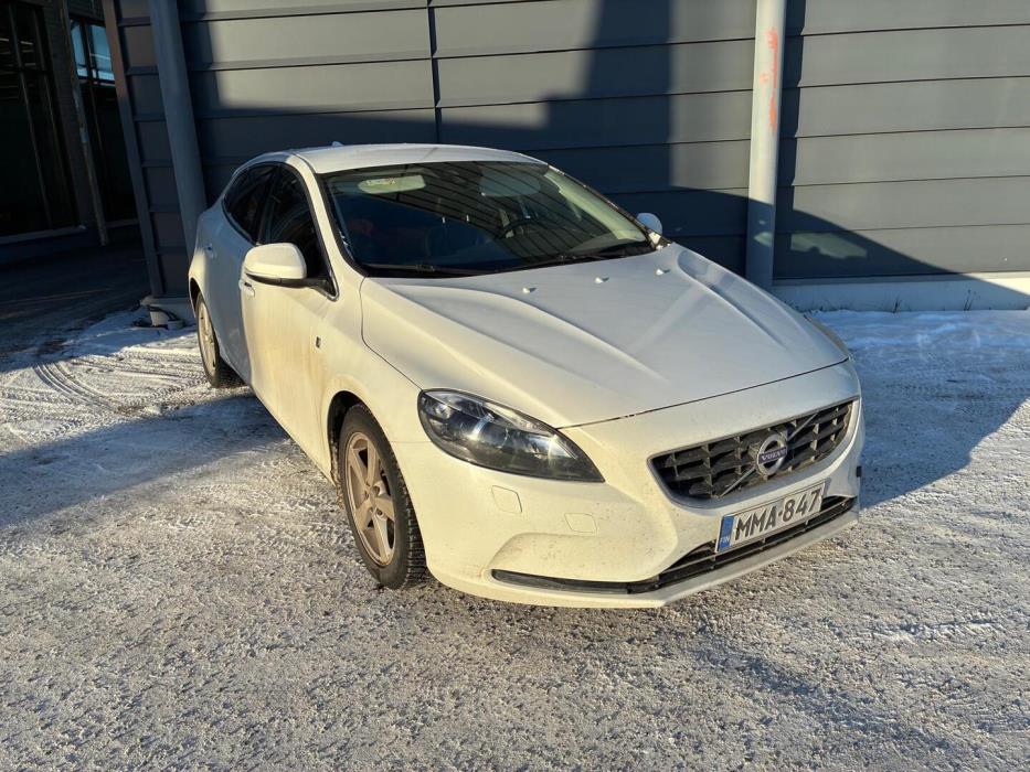 VOLVO V40 2015