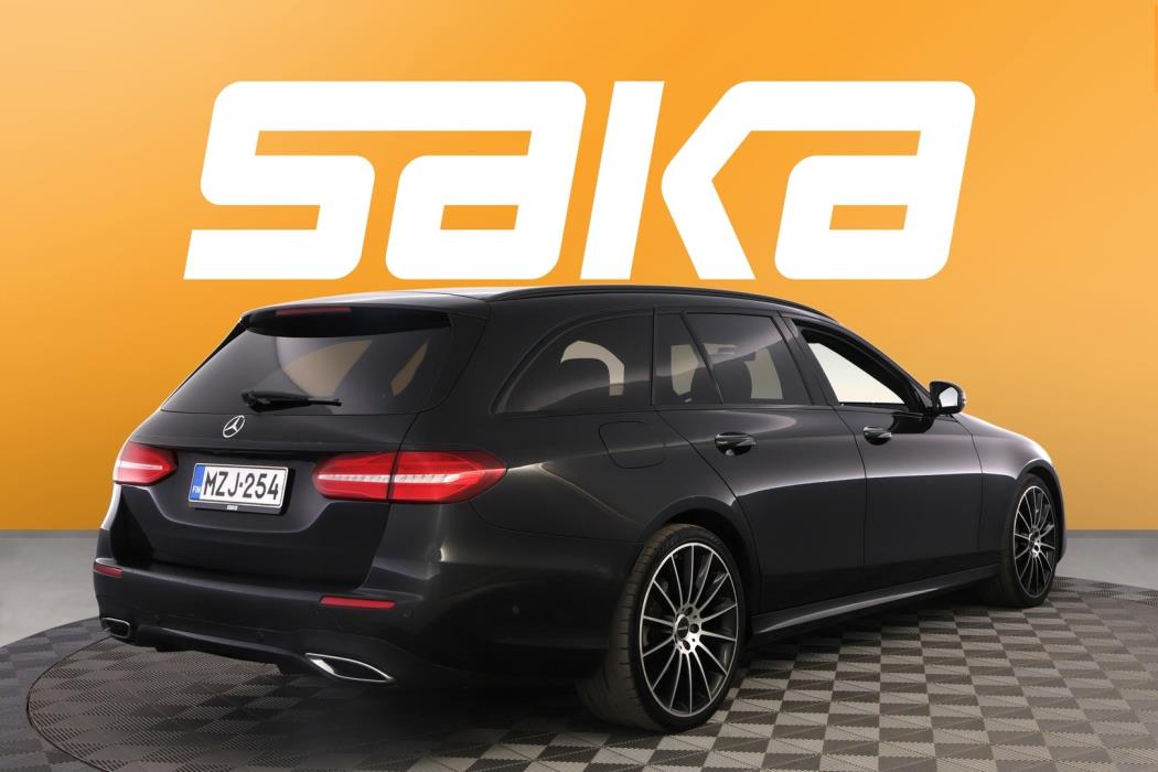 MERCEDES-BENZ E 2019