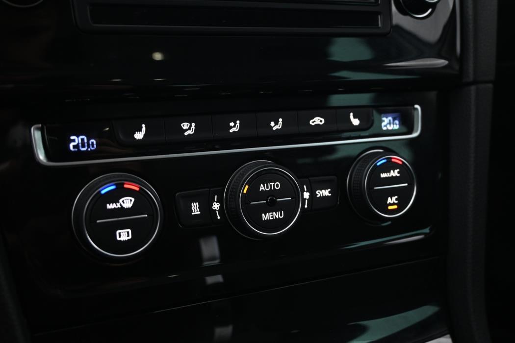 VOLKSWAGEN Golf 2015