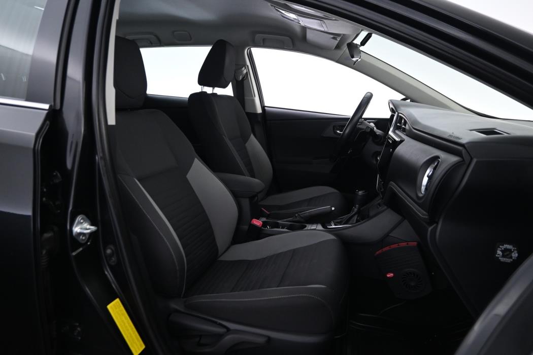 TOYOTA Auris 2016