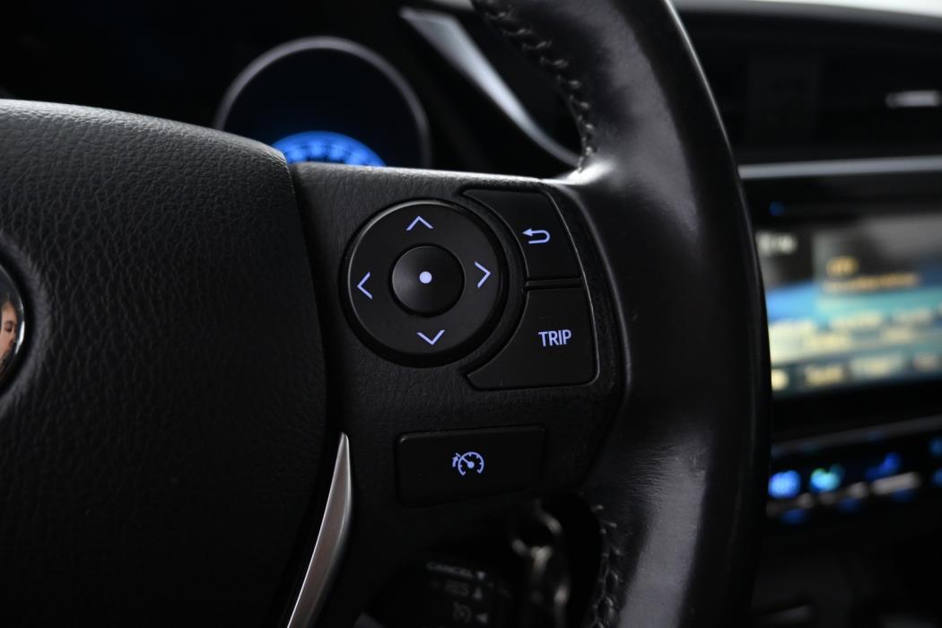 TOYOTA Auris 2016