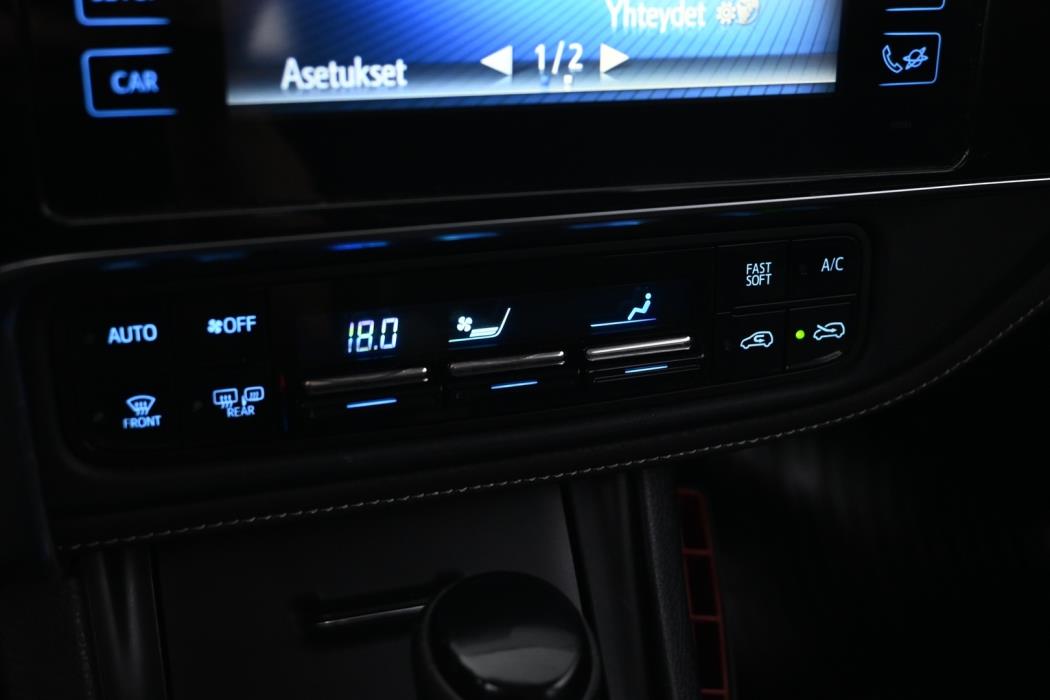 TOYOTA Auris 2016