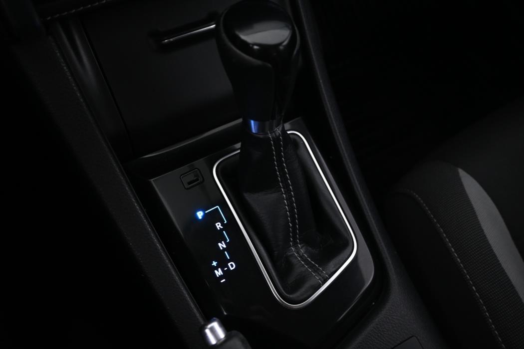 TOYOTA Auris 2016