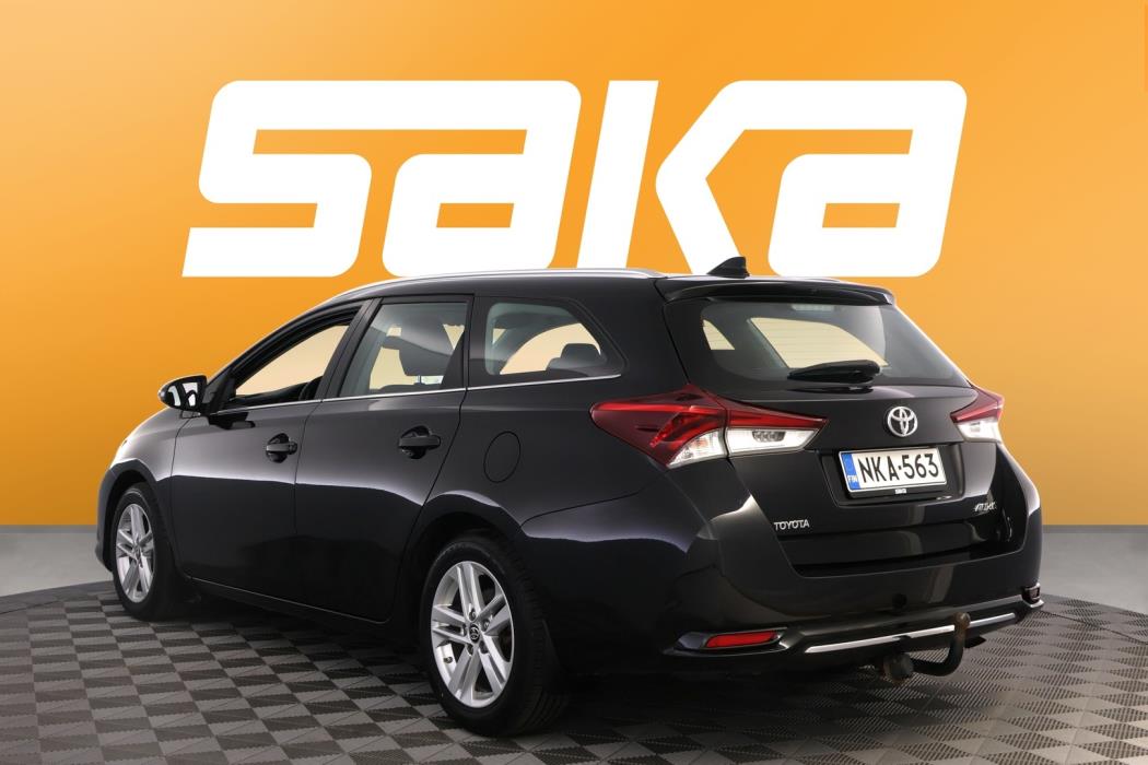 TOYOTA Auris 2016
