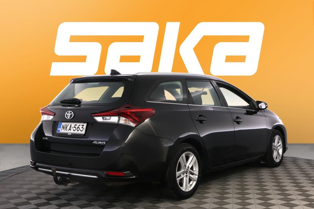TOYOTA Auris 2016