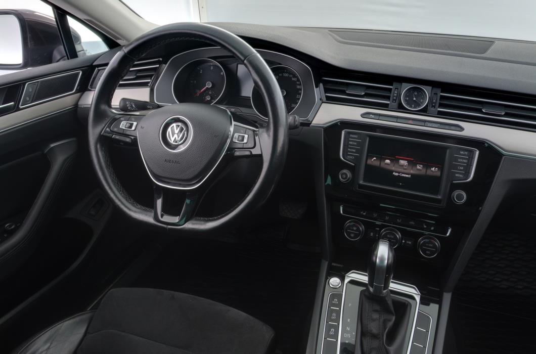 VOLKSWAGEN Passat 2016