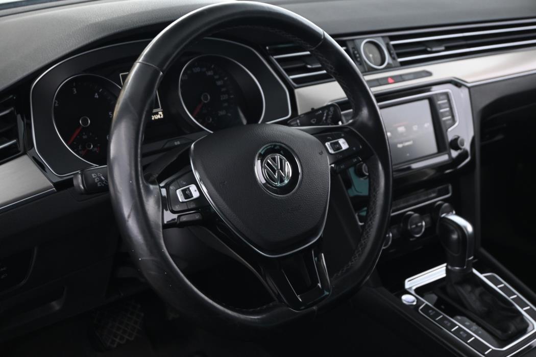 VOLKSWAGEN Passat 2016