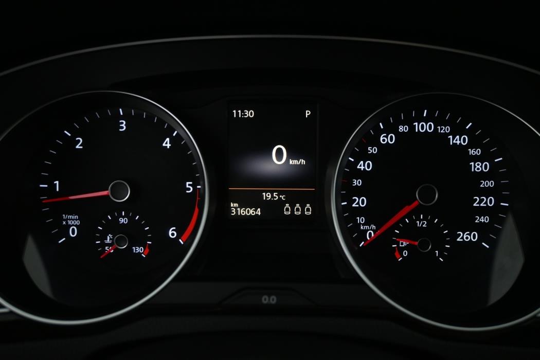 VOLKSWAGEN Passat 2016