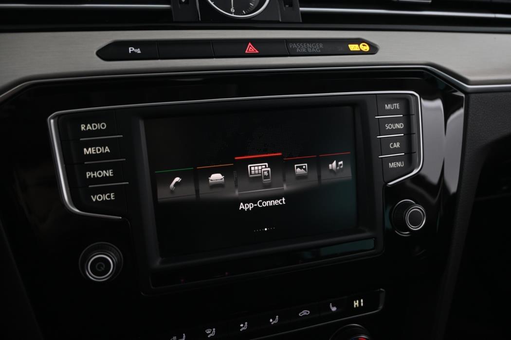 VOLKSWAGEN Passat 2016