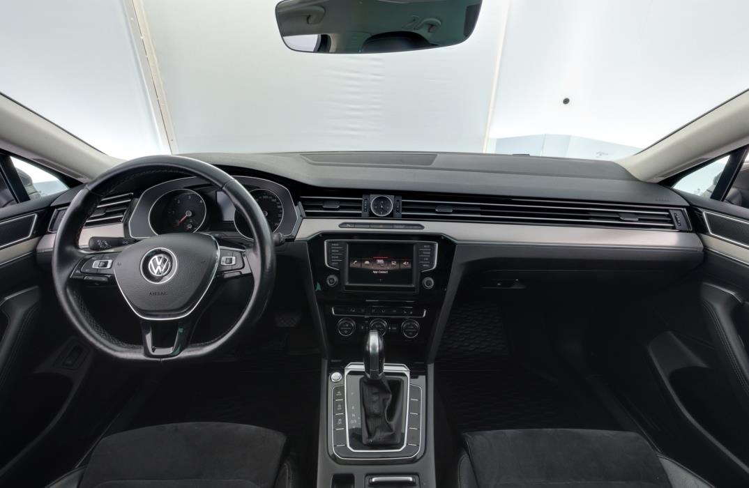 VOLKSWAGEN Passat 2016