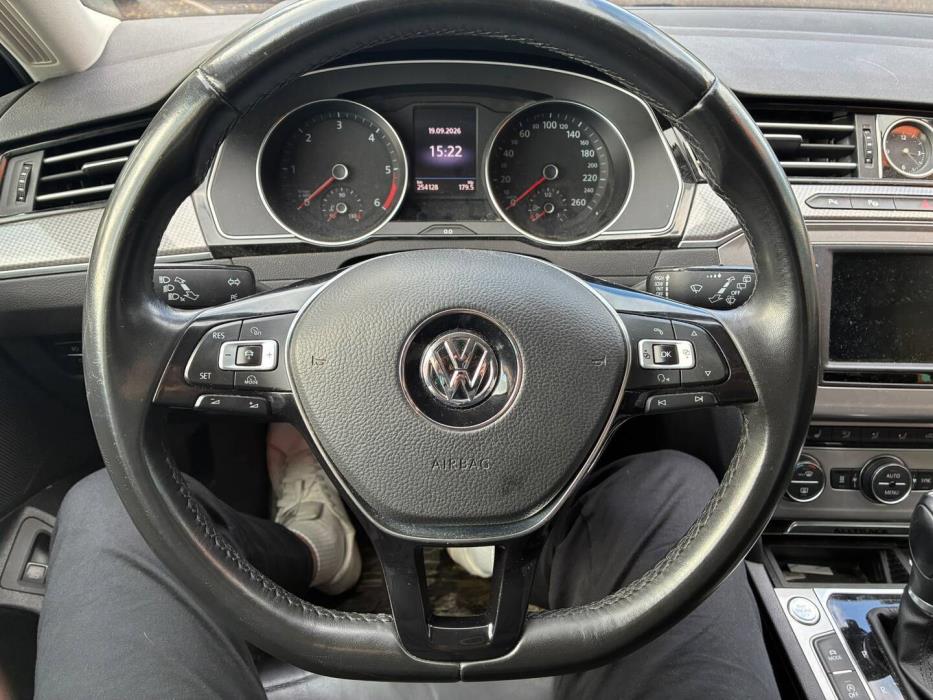 VOLKSWAGEN Passat 2016